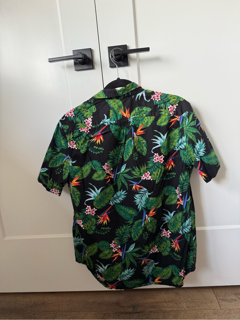 Old Navy Black Tropical Floral Short-Sleeve Button-Down Shirt